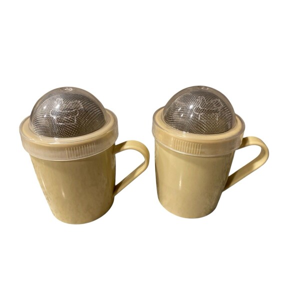 Pampered Chef #1695 Flour Powdered Sugar Shakers Lot of 2 Vintage Cream Mesh Top - Picture 1 of 8